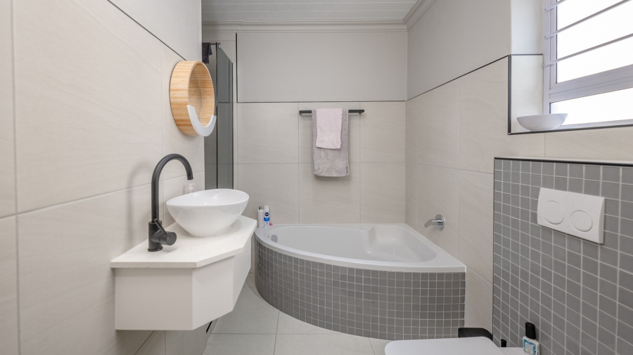 4 Bedroom Property for Sale in Oceanview Heights Western Cape